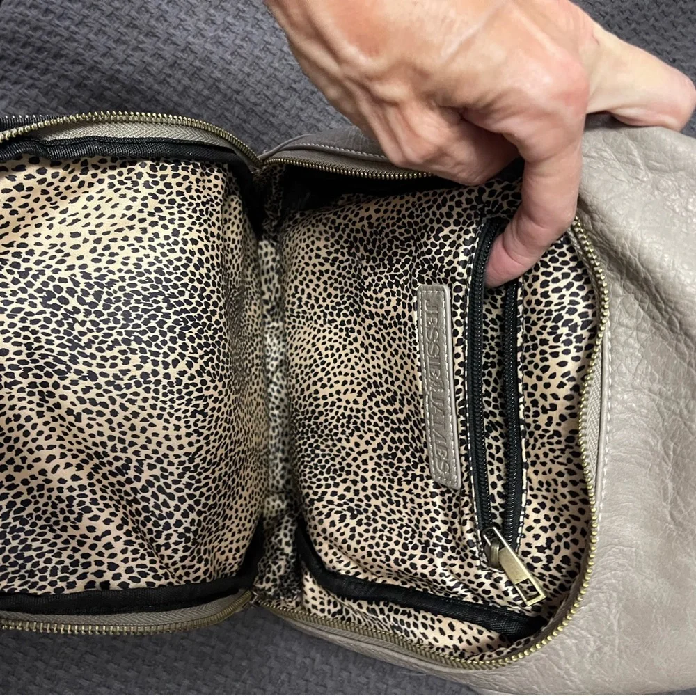 Like New Concealed Carry Crossbody Bag - Picture 9 of 11